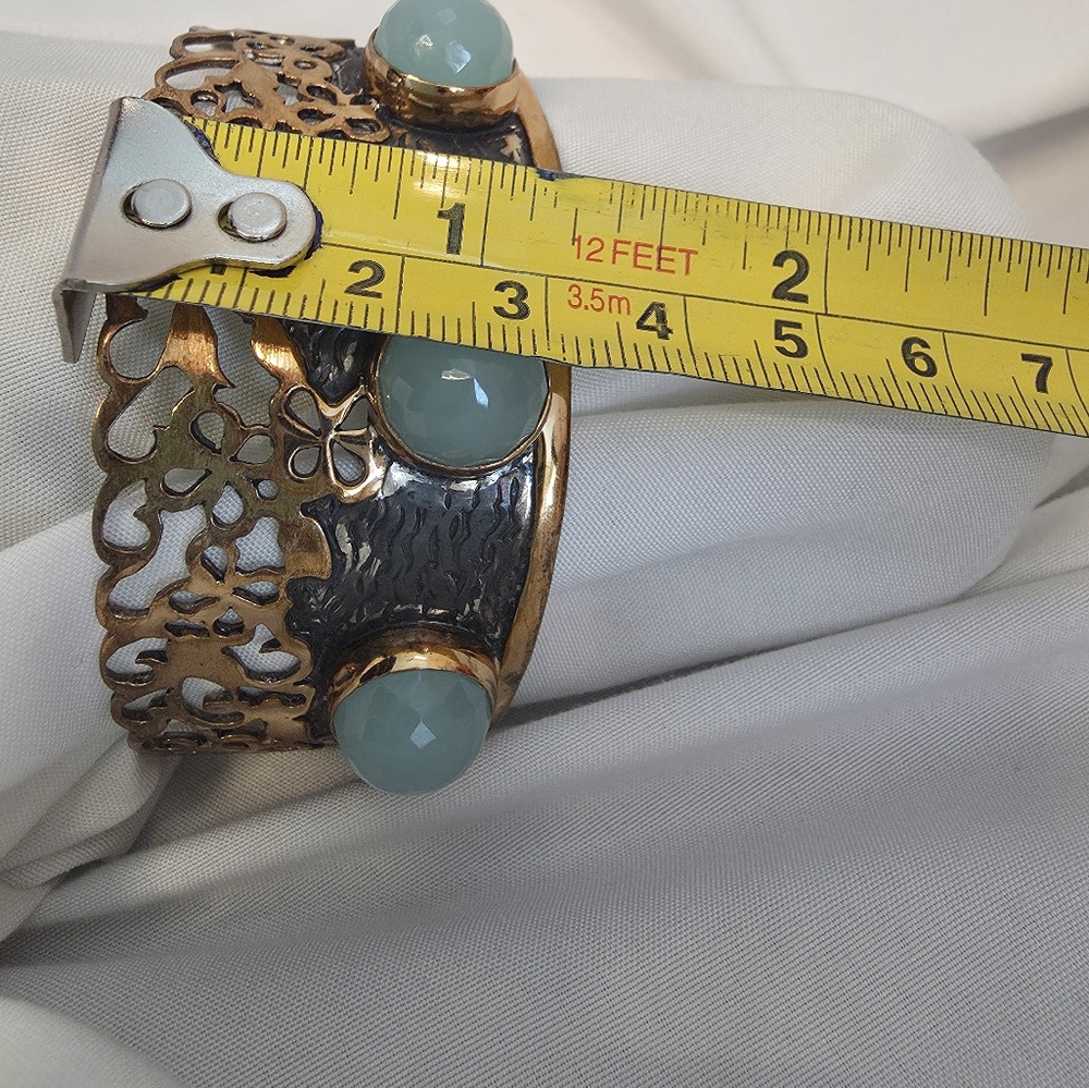 Elegant Gold and Green Women's Bracelet - Picture 7 of 8